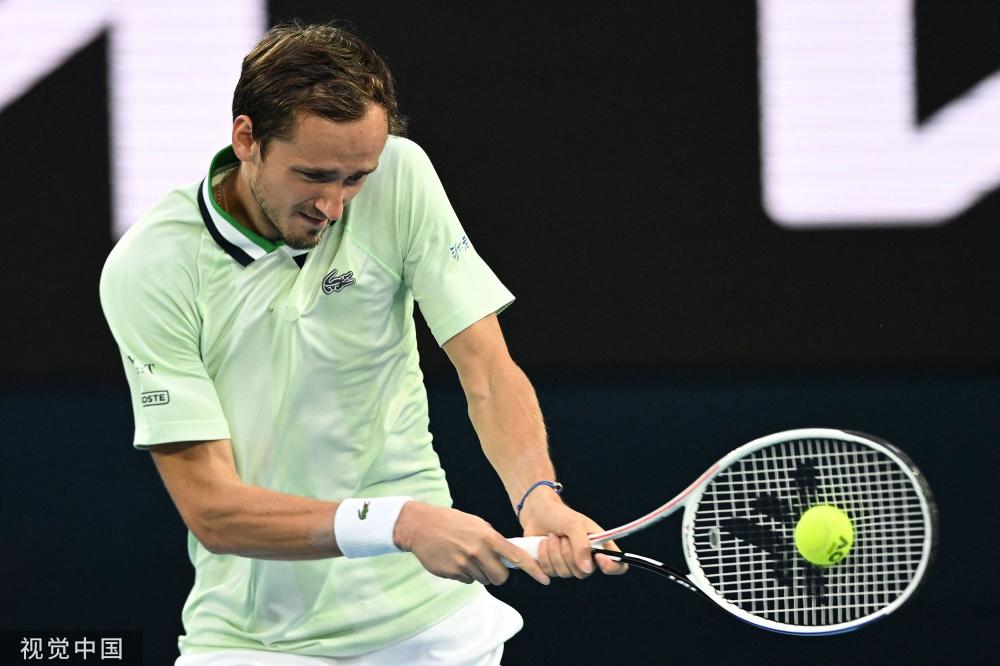 戴维斯杯险胜拉沃尔杯，梅德韦杰夫带队取胜