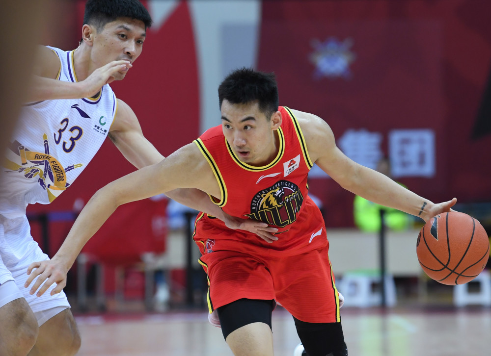 新疆队拿下连胜,状态火热不容小觑 新疆队拿下连胜,状态火热不容小觑